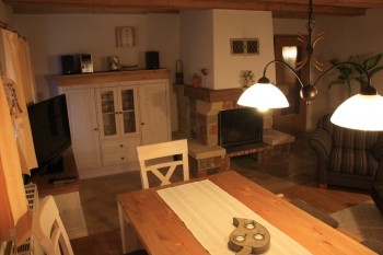Untere Ferienwohnung – Wohnstube mit Kamin